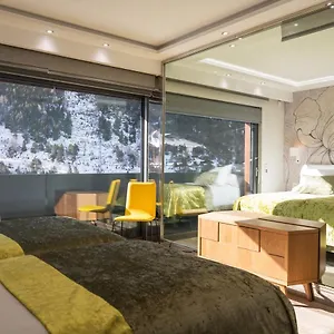 The Mirror & Luxury , El Tarter Andorre