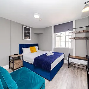 https://beachfront-studio-apartment-i-sleep-2-i-king-size-bed-i.brighton-hotels-england.com